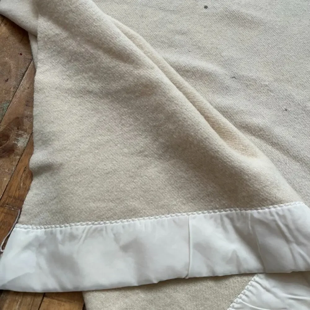 Treasure Chest Pure Wool Blanket 64 x 85